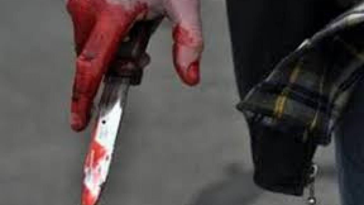 Botoșani: Un bărbat a fost reținut de poliție după ce și-a înjunghiat copilul