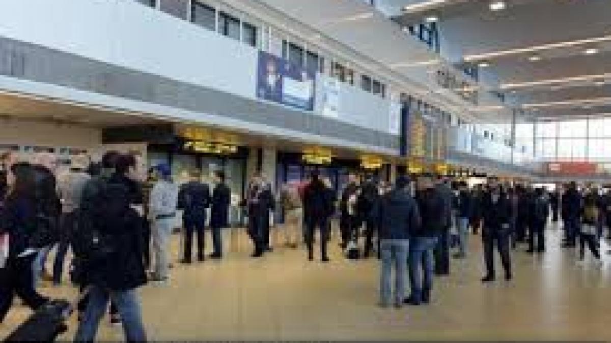 Aeroportul Otopeni a suplimentat numărul posturilor de control al documentelor, pentru fluidizarea traficului