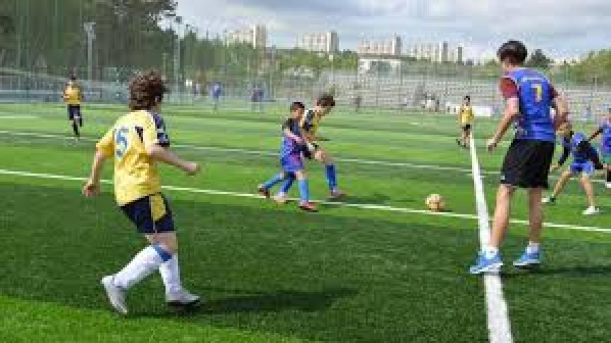 Reşiţa va avea un nou teren sintetic de fotbal