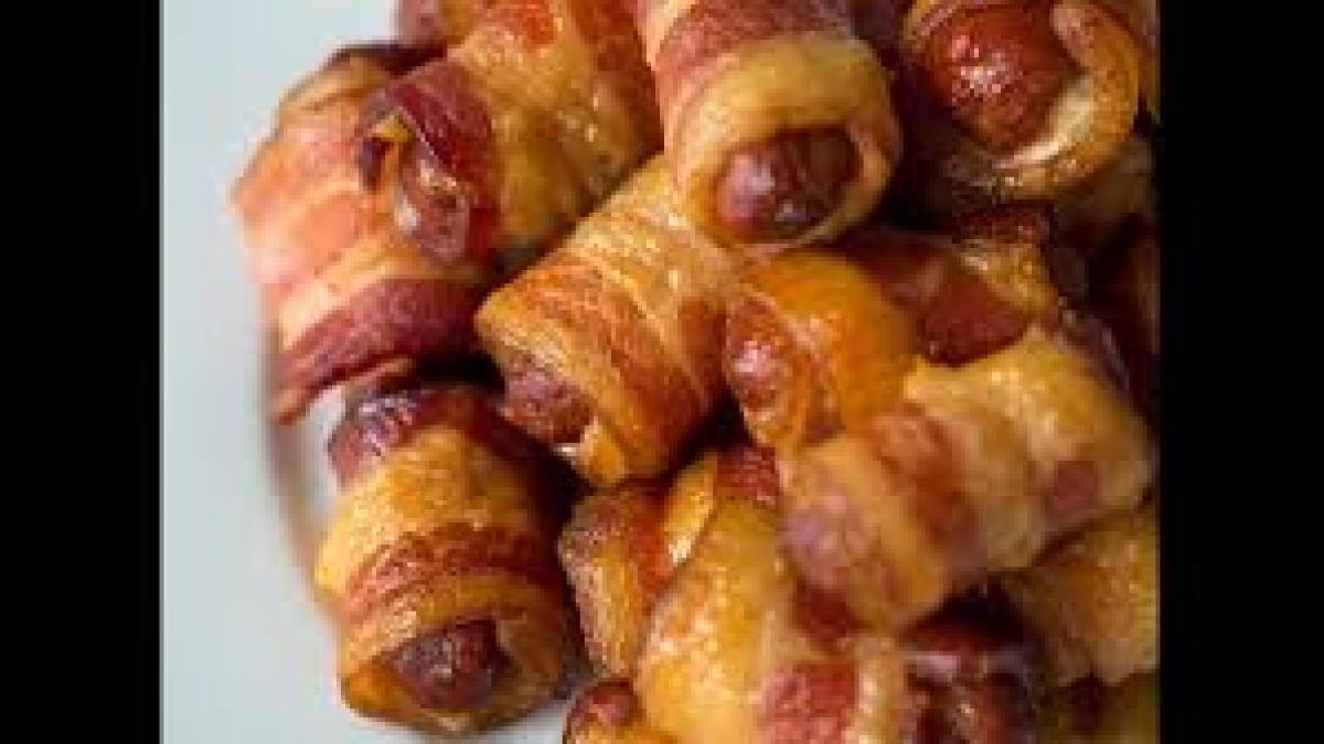 Rețeta zilei : Cârnăciori înveliți în bacon