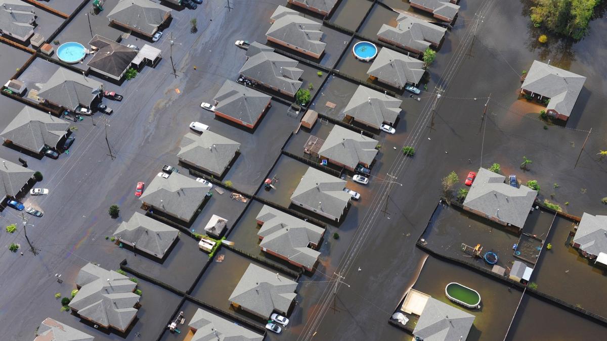 Donald Trump va vizita zonele afectate de uraganul Harvey