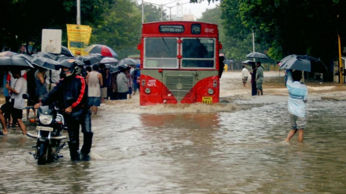 Cel puţin cinci morţi în urma inundaţiilor din Mumbai