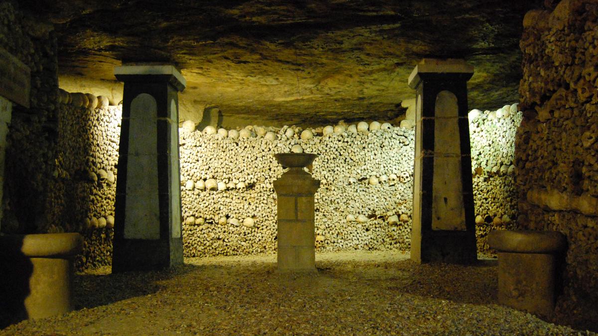 Vin de peste 250,000 de dolari furat din catacombele de sub Paris