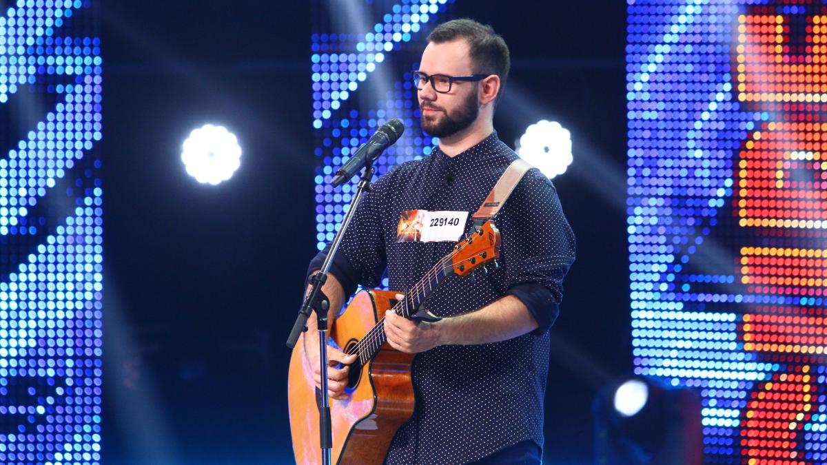 Cântă la X Factor cu mâinile arse în incendiul din Colectiv