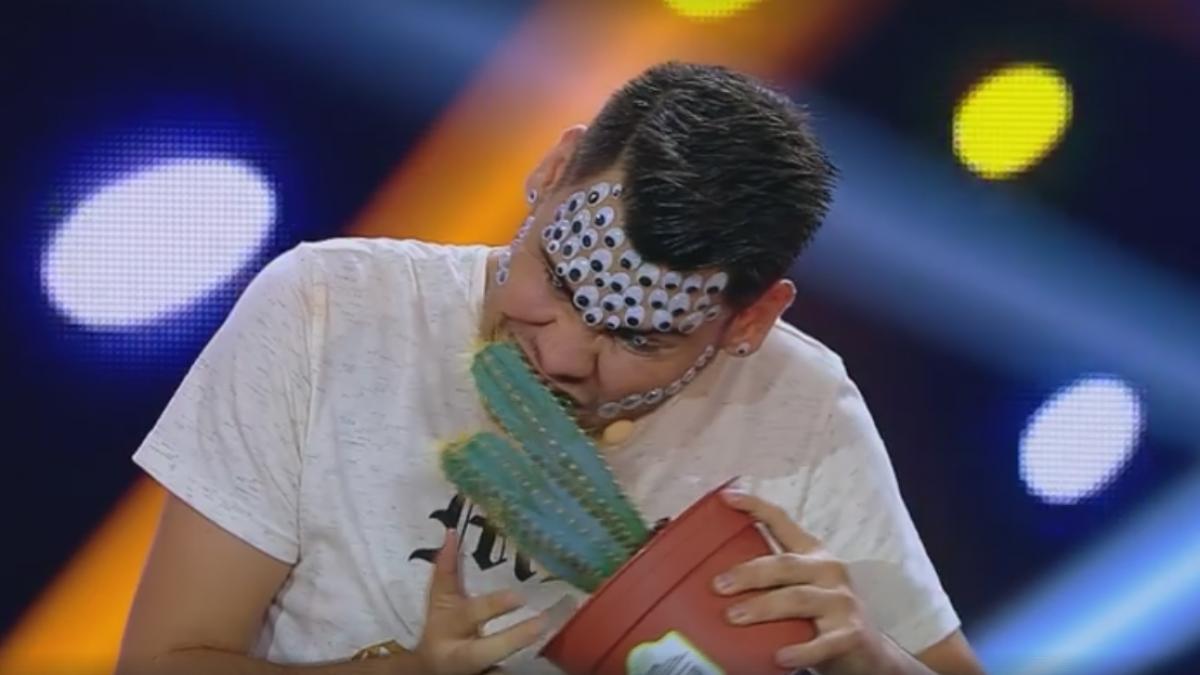 Mihai Bendeac mănâncă spumă de ras, pe scena iUmor