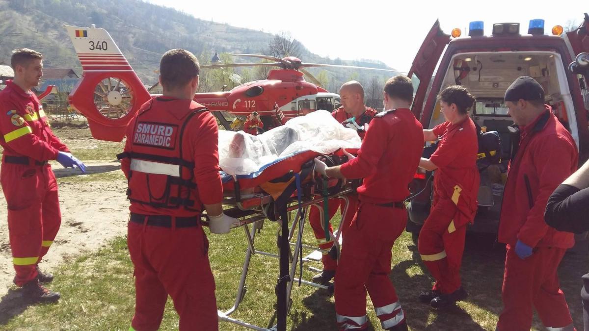 Copil de 6 ani rănit grav la cap după ce a căzut de pe un tobogan 