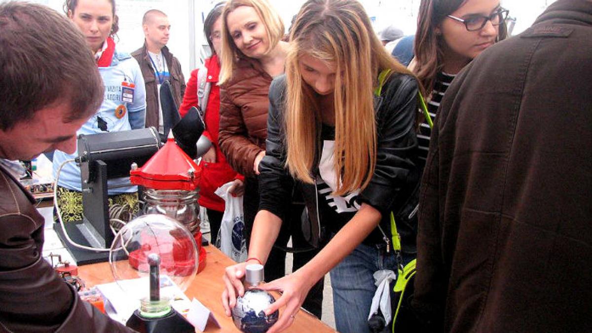 Iași: Experiențe fabuloase și demonstrații de robotică la Noaptea de ştiinţă