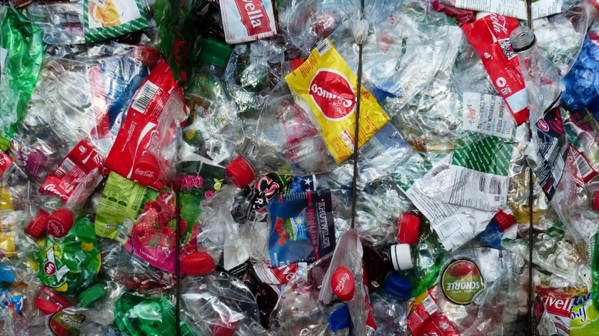 Coca-Cola produce peste 110 miliarde de sticle de plastic de unică folosinţă anual