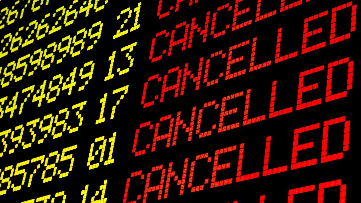 O companie aeriană tocmai a dat FALIMENT! 110.000 de turişti sunt blocați în aeroporturi