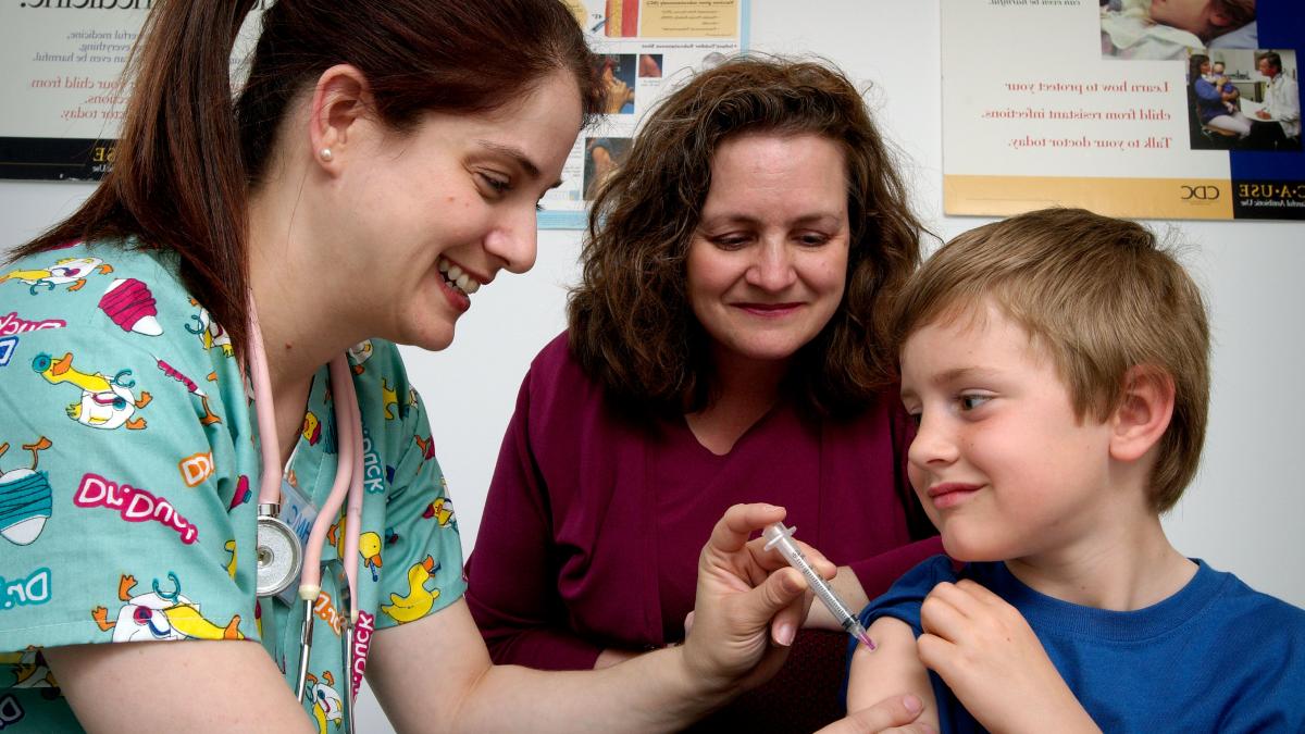 Mamă arestată pentru că a refuzat să-şi vaccineze copilul