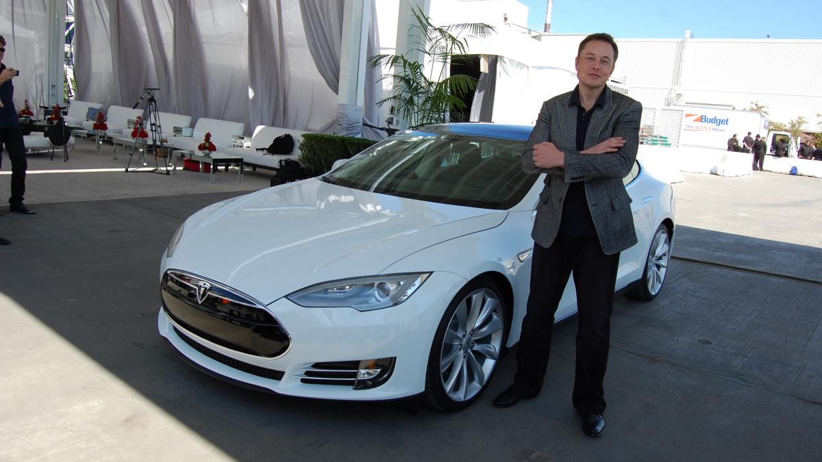 Elon Musk susţine că poate reconstrui reţeaua electrică a Puerto Rico cu tehnologia sa de furnizare a energiei solare