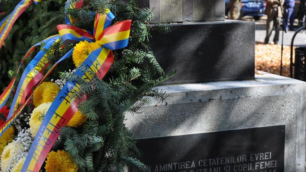 Bistrița Năsăut. Ceremonie de Ziua Holocaustului la Monumentul deportaţilor din Bistrița
