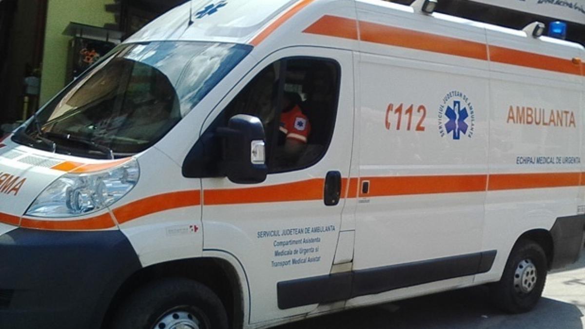 Accident grav la Roman!  O femeie a fost rănită după ce două autoturisme s-au lovit frontal