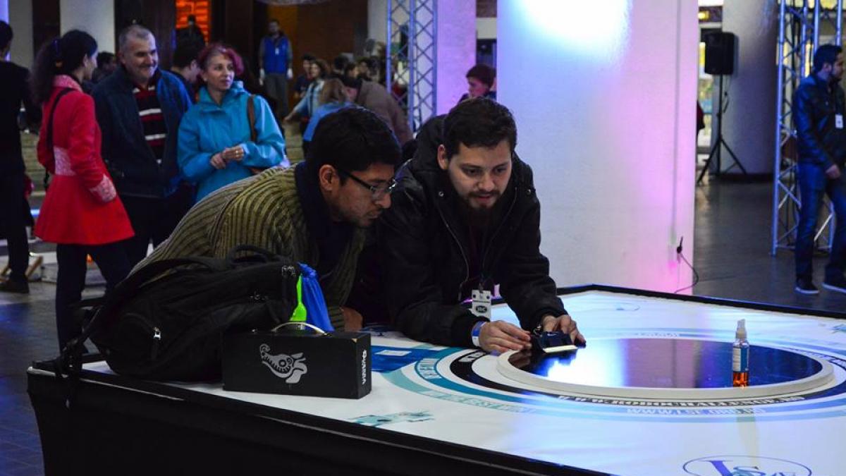 Lupte de sumo şi fotbal între roboţi, la Robochallenge 2017