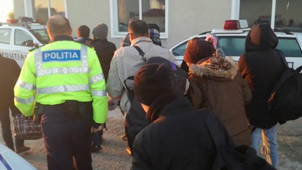 12 irakieni au fost abandonați în portbagajul unui mașini în zona Corbii Mari