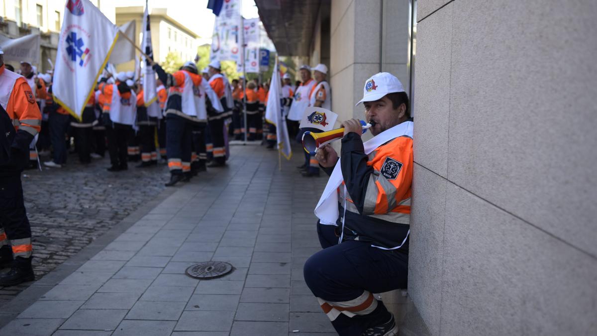 Ce a promis ministrul Sănătăţii angajaţilor de la Ambulanţă