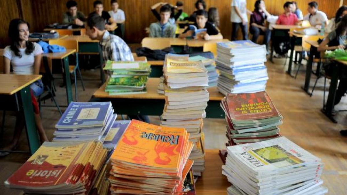 Săptămâna viitoare MEN va încheia contracte pentru editarea şi distribuirea manualelor şcolare pentru 11 discipline de clasa a V-a