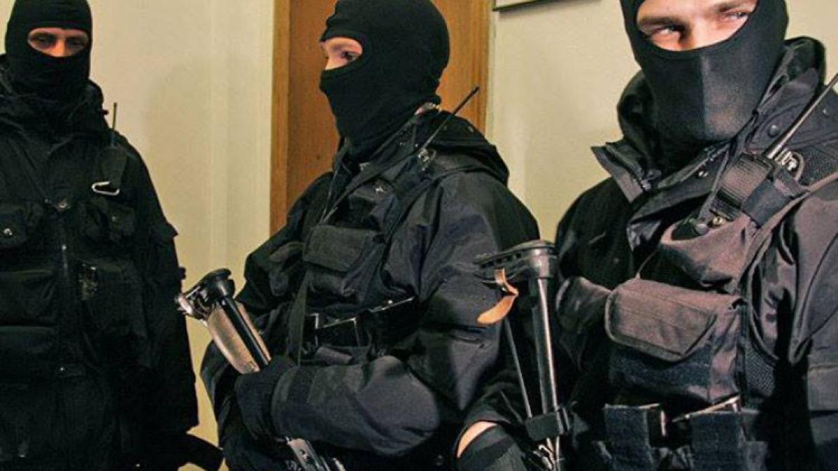 Zeci de mascaţi au luat cu asalt Tribunalului Constanţa pentru a-i proteja pe martori în cel mai mare dosar de trafic de droguri din România