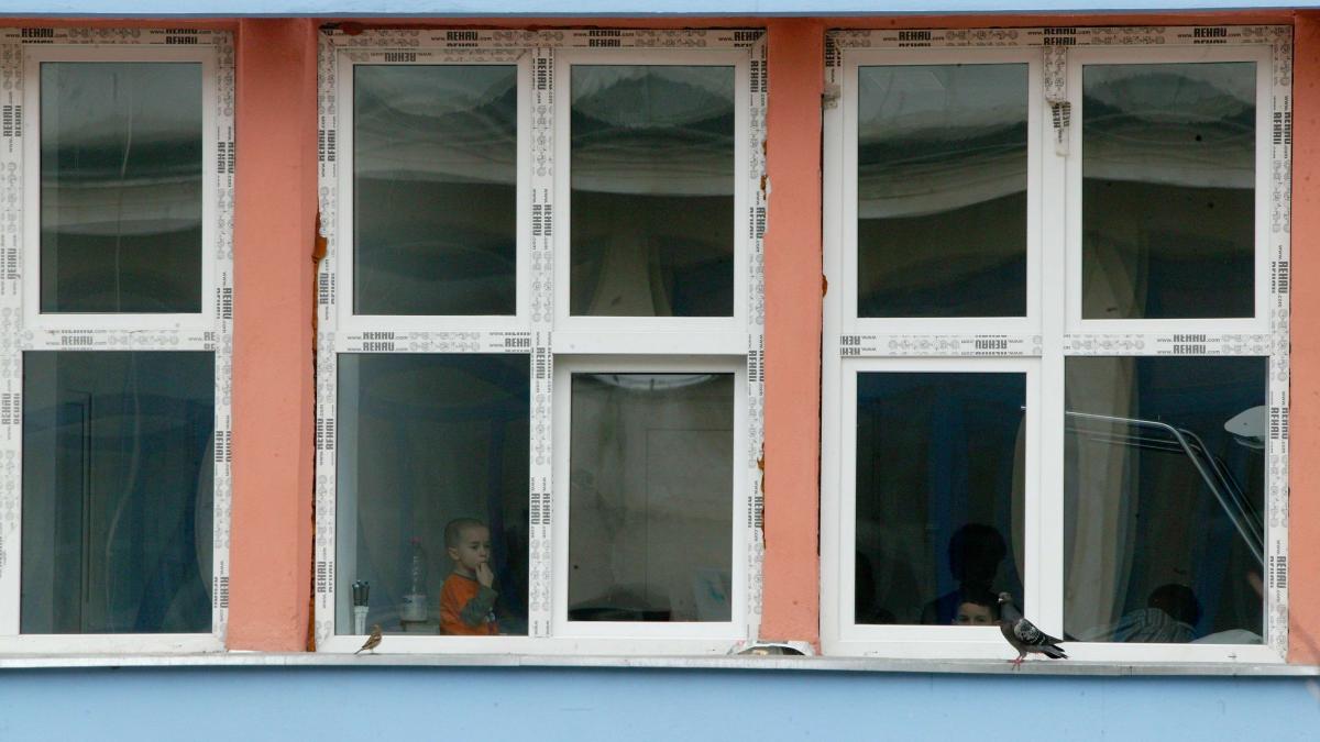Legea care afectează proprietarii de apartamente cu geamuri termopan. Amenzile sunt uriașe