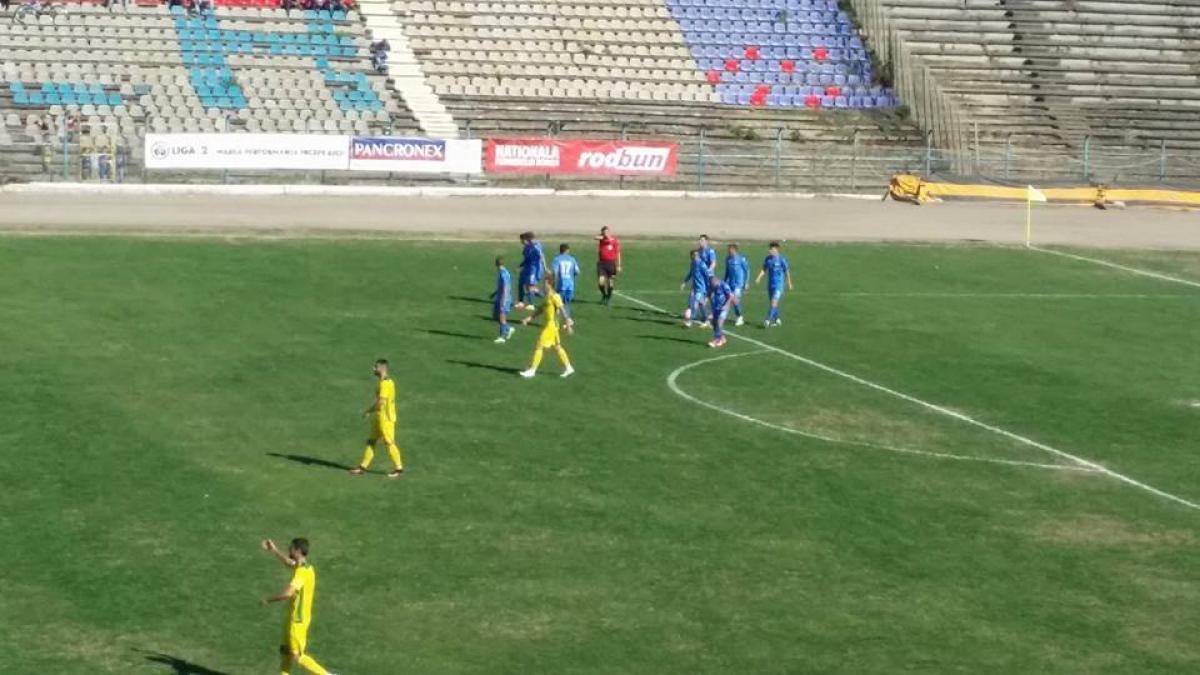 Momente nebișnuite în timpul unui meci de fotbal din Liga a II-a