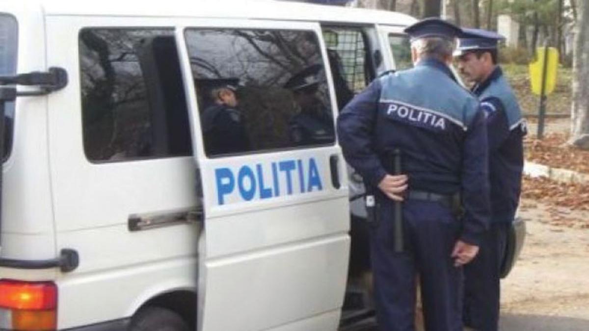 Argeş: Patru tineri, doi dintre ei minori, cercetaţi pentru spargeri de locuinţe şi furtul unui autoturism