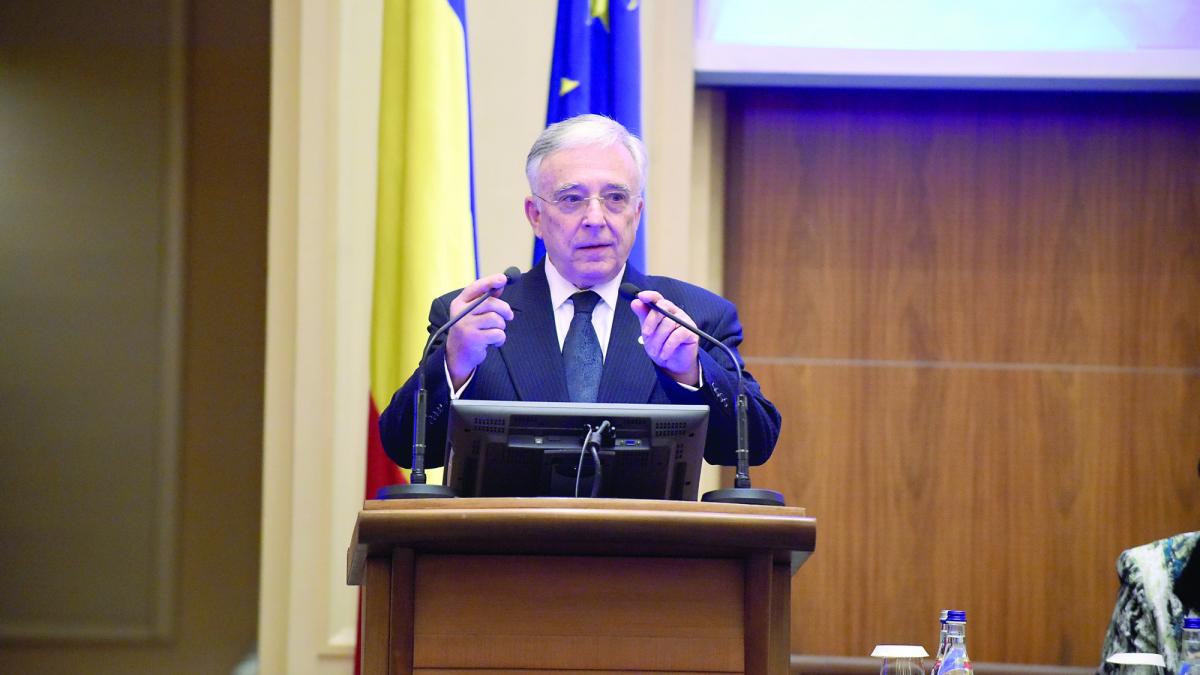 Isărescu îi trimite pe bancheri la şcoală