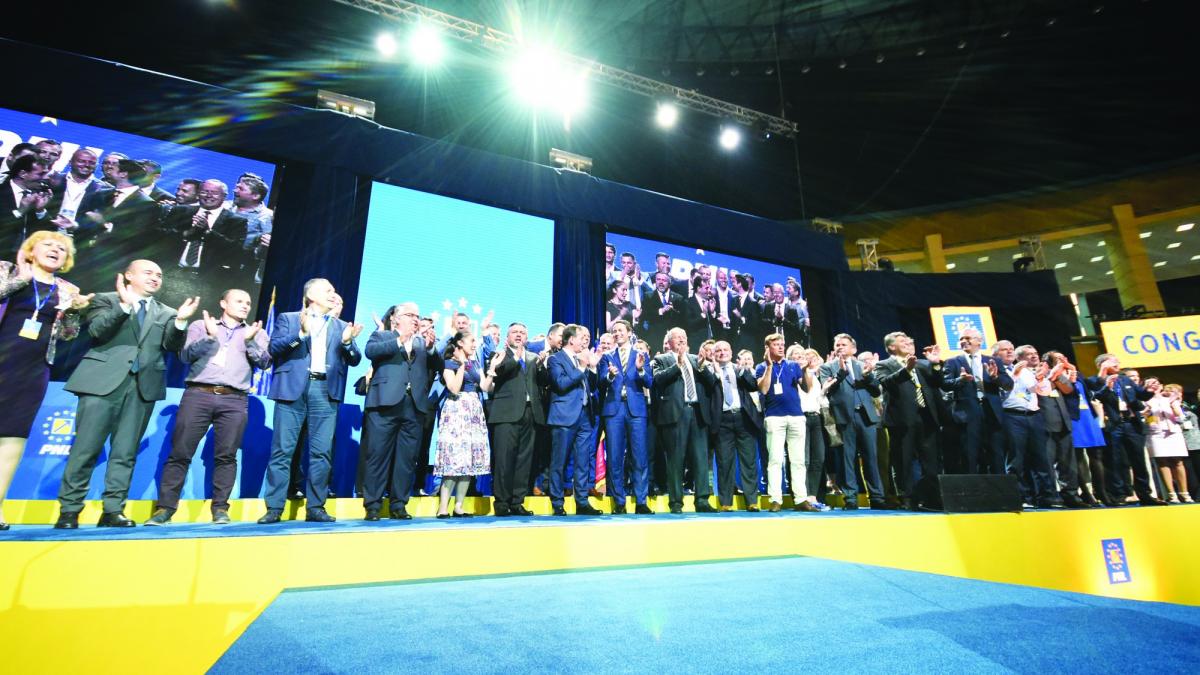 Rivalii lui Orban stau la pândă să-i tragă scaunul de sub picioare