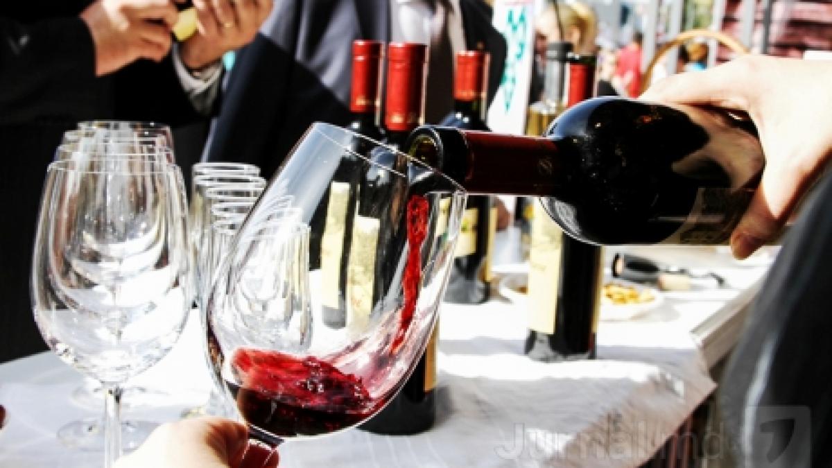 Timiş: Festivalul Vinului încheie luna lui Brumărel cu multă voie bună 