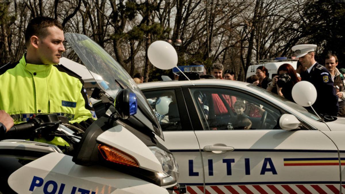 Alertă la Galaţi. Şofer dat în urmărire, după ce a accidentat un poliţist şi a fugit. Tânărul a mai fost oprit în trafic