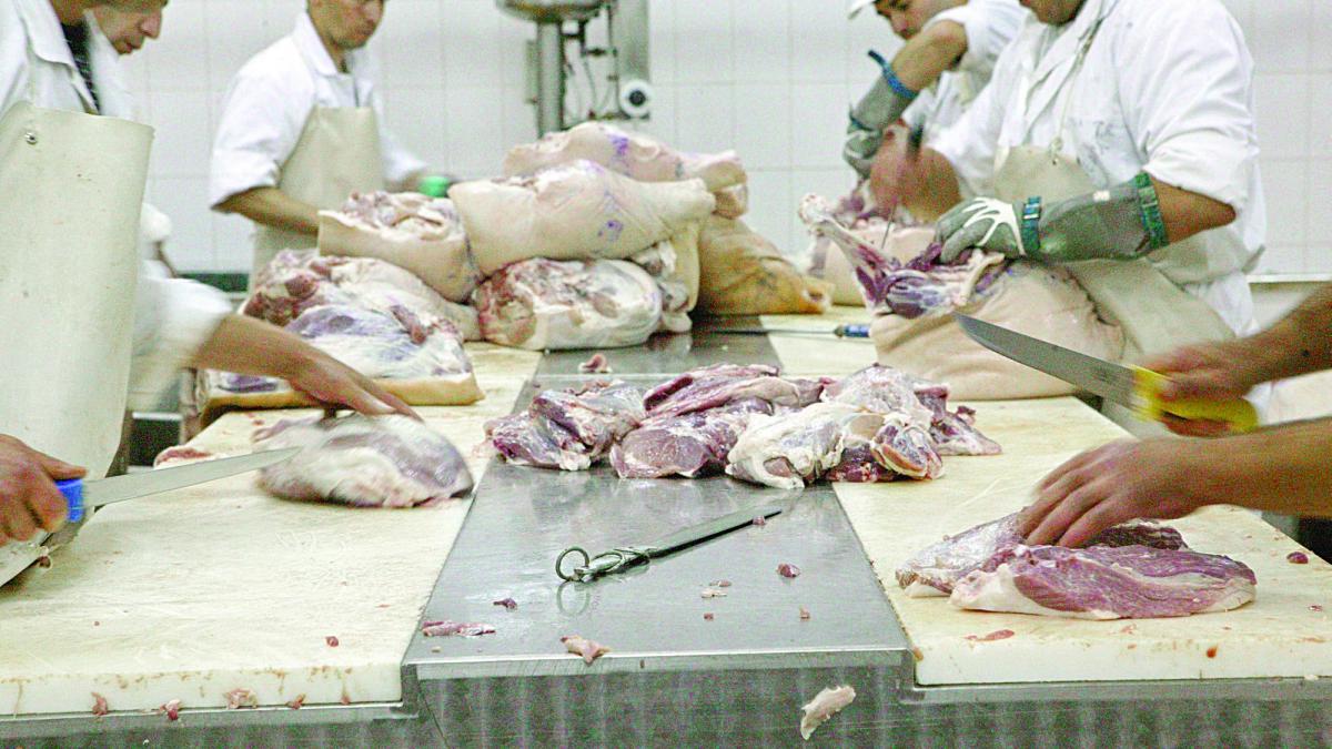Jumătate din carnea de porc e importată