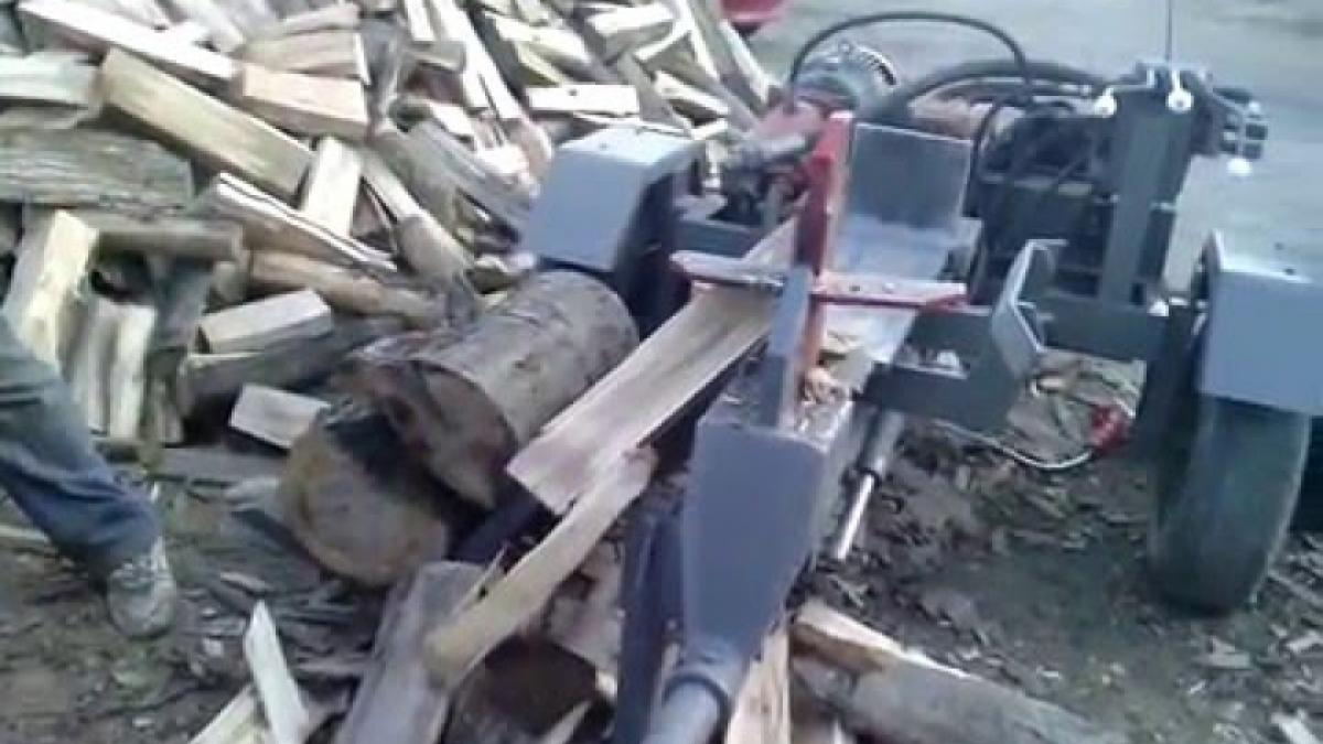 Accident teribil, în curtea casei! Un  bărbat s-a rănit grav într-un dispozitiv improvizat cu care tăia lemne