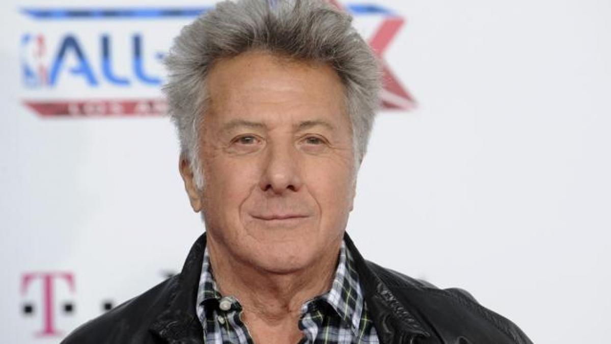 Actorul Dustin Hoffman şi-a cerut scuze după ce o scriitoare l-a acuzat de hărţuire sexuală
