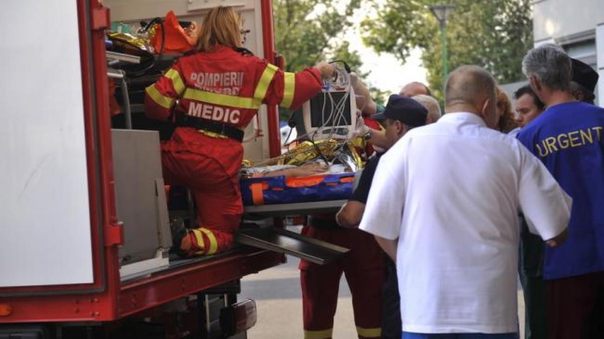 Argeş: Trei autoturisme implicate într-un accident pe DN 65; circulaţia între Piteşti şi Slatina a fost blocată
