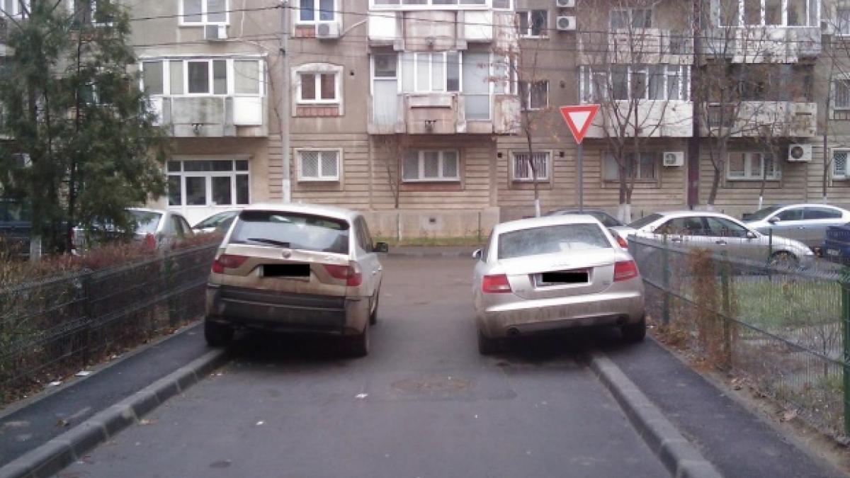 Atenţie, şoferi! Riscaţi amenzi uriaşe dacă vă parcaţi maşinile pe trotuar