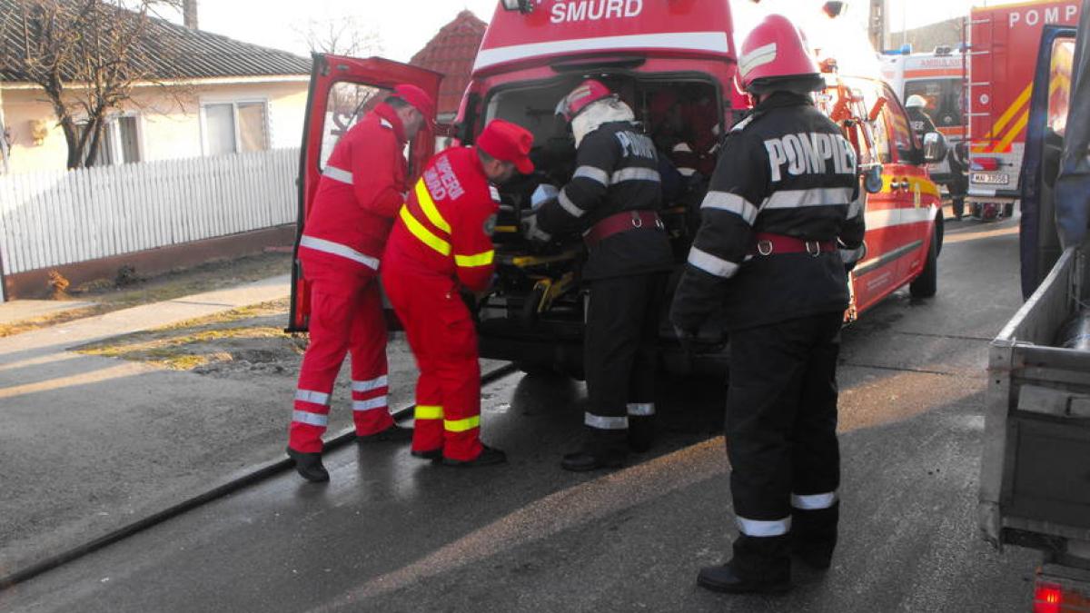 Bistriţa-Năsăud: Trafic blocat pe DN 17 în urma unui accident rutier în care au fost implicate patru autoturisme