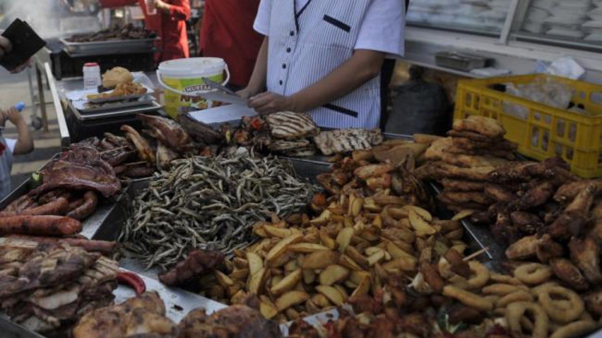 Crescătorii de oi vin în weekend cu pastramă şi tocăniţă în Piaţa Obor