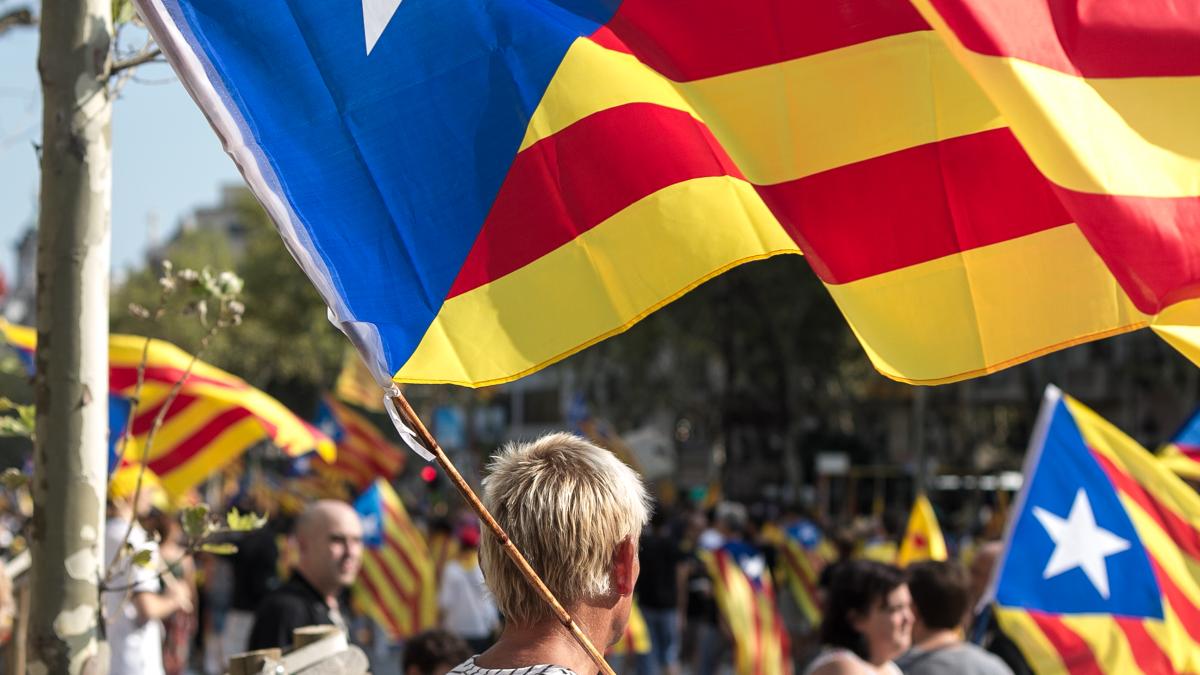 Justiţia spaniolă a decis arestarea preventivă a opt dintre membrii guvernului catalan