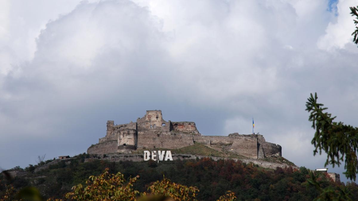 S-a încheiat campania electorală pentru alegerile parțiale din Deva și 16 comune