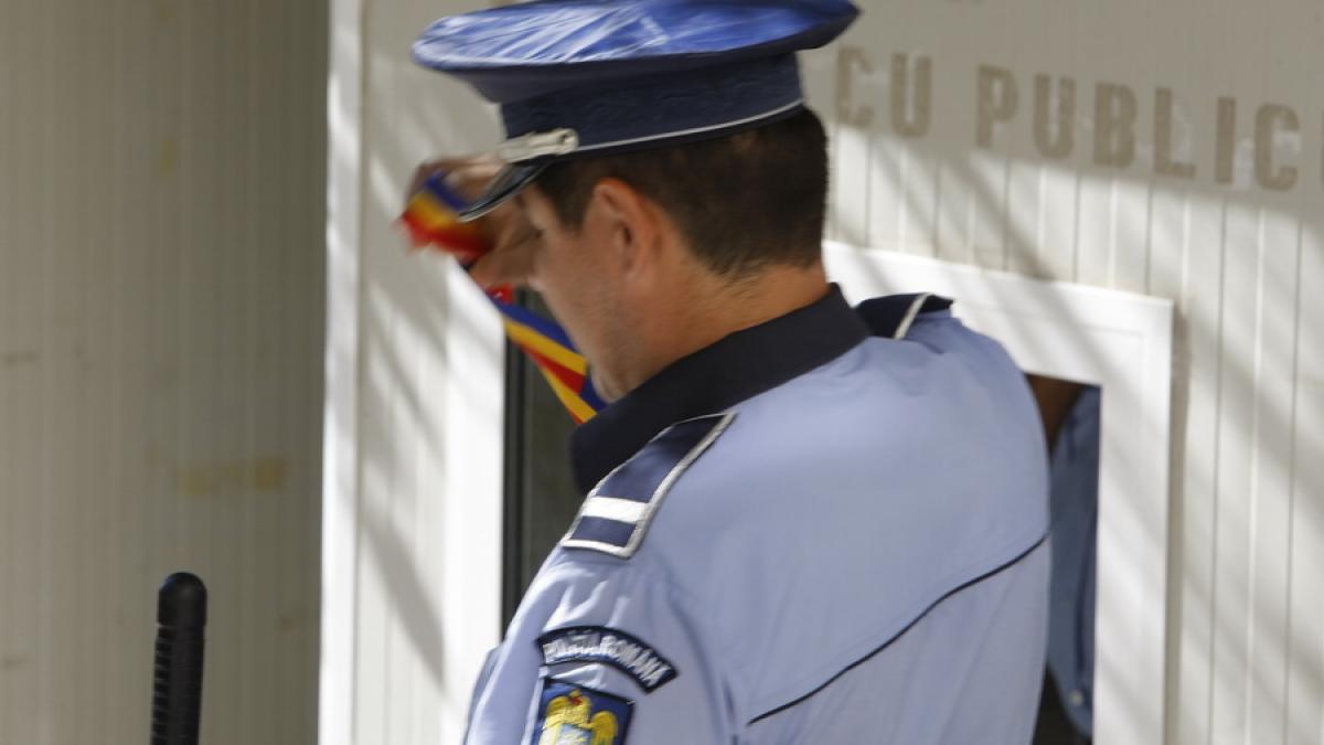 VIDEO - Șeful serviciului de siguranță rutieră, bătut crunt după ce i-a spus unei femei că a parcat greșit