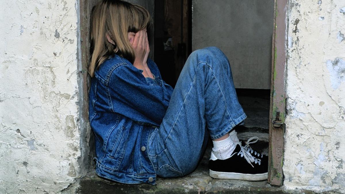 16.000 de copii abandonați de părinții plecați la muncă în străinătate, numai în sud-estul țării