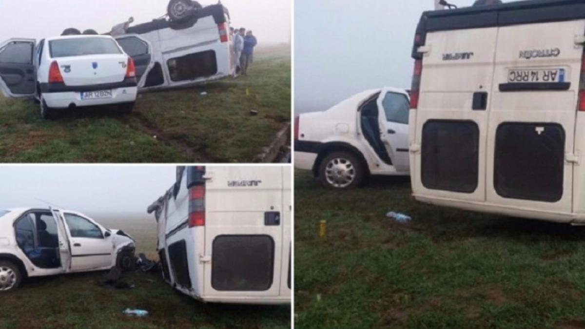 Accident teribil la Arad! Un microbuz plin cu oameni s-a răsturnat, în urma unui impact violent cu un Logan