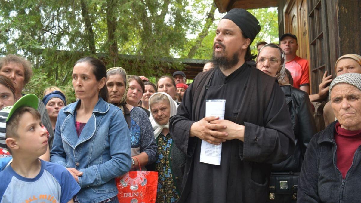 Scandal la învestirea noului preot dintr-o localitate din județul Botoșani