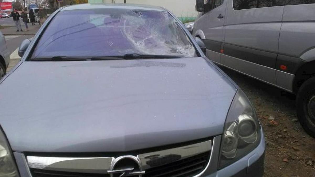 Timiş: Un copil de doi ani a căzut de la etajul 9; a fost transportat la spital