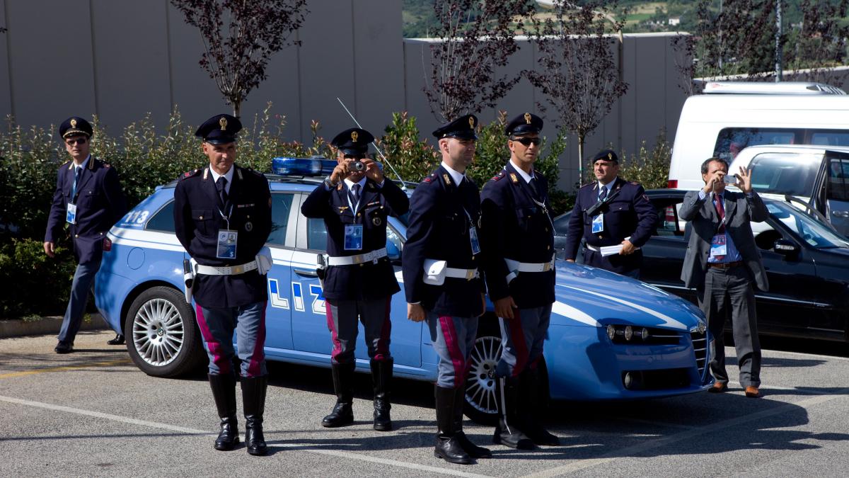 Poliţia italiană a confiscat 28 milioane de euro în bancnote false; o tiparniţă se afla în România