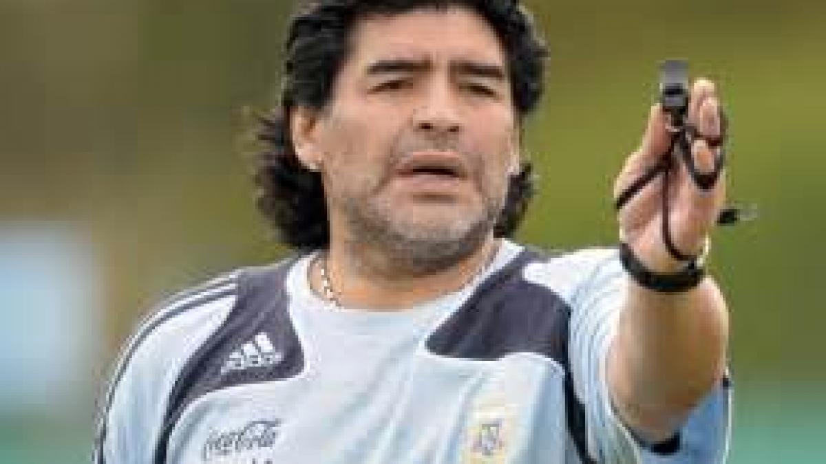Fotbal: Maradona regretă absenţa Italiei la Mondialul din Rusia 
