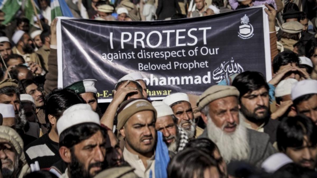 Pakistan: Sute de manifestanţi au blocat accesul în capitala Islamabad pentru a cere demisia ministrului justiţiei