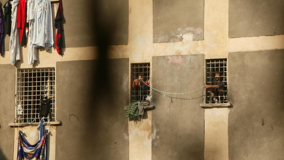 Proiect trecut de Senat. Puşcărie acasă pentru pedepse mici