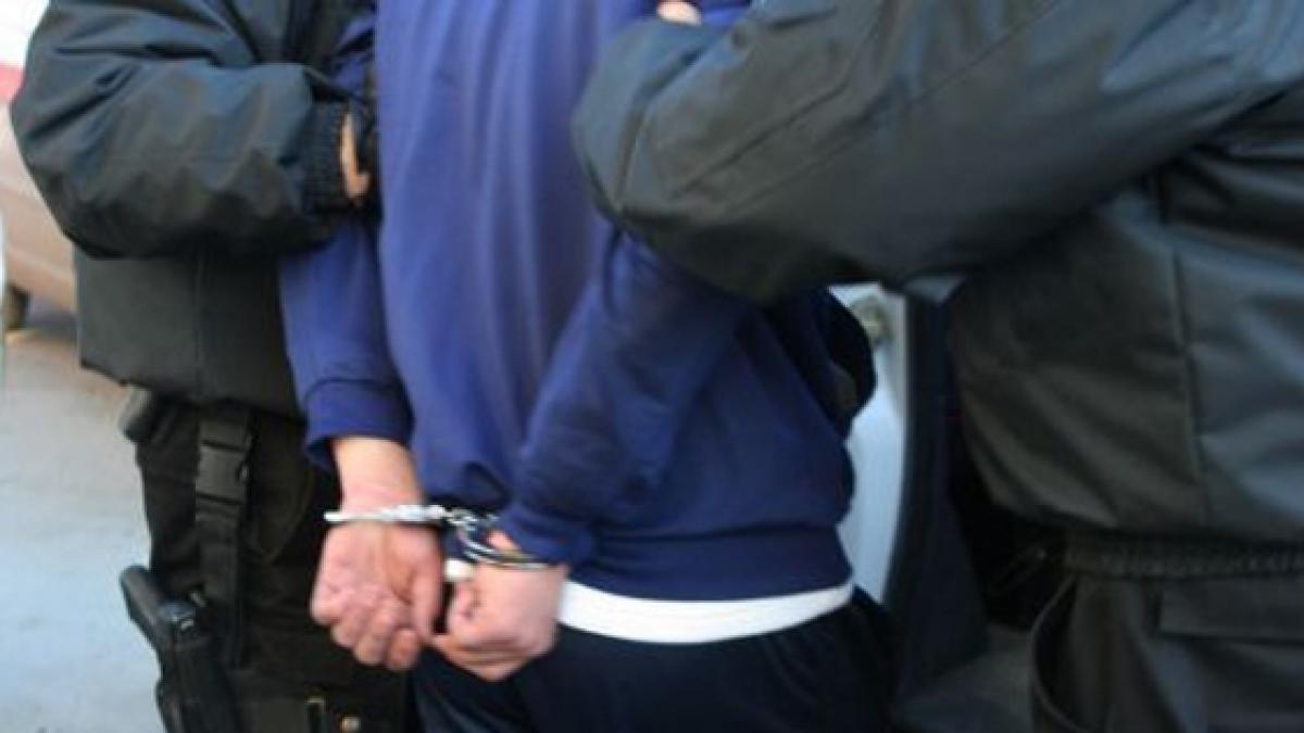 Timiş: Bărbat reţinut pentru proxenetism, în urma unei percheziţii 