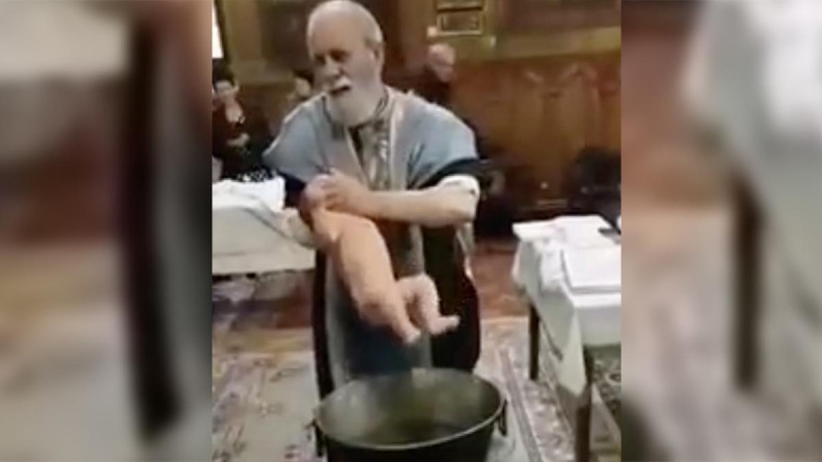 video botezul halucinant din braila in care un preot a bruscat un bebelus a ajuns in presa straina