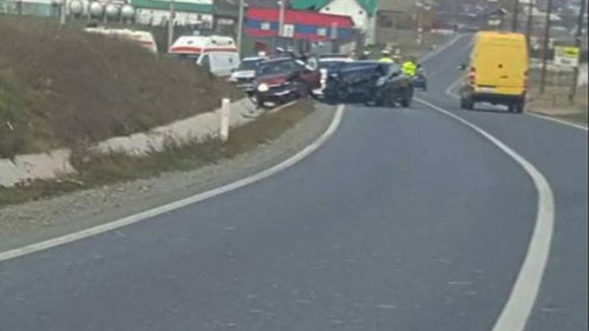Accident teribil în Tulcea! Un Porsche Panamera s-a distrus complet după ce a intrat frontal într-un Logan 
